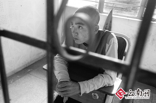 夫妇掰断儿童手指让其去撞车敲诈司机(图)